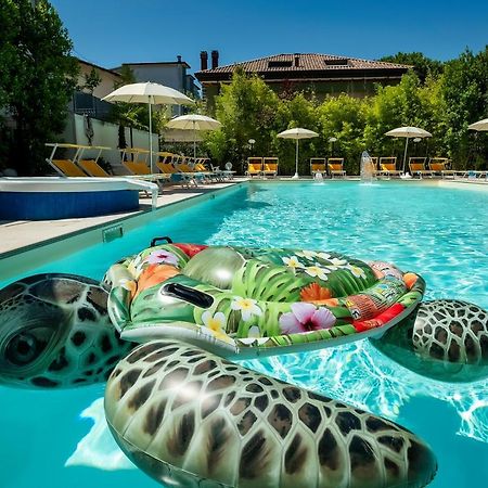 Hotel Tre Rose Riccione Bagian luar foto