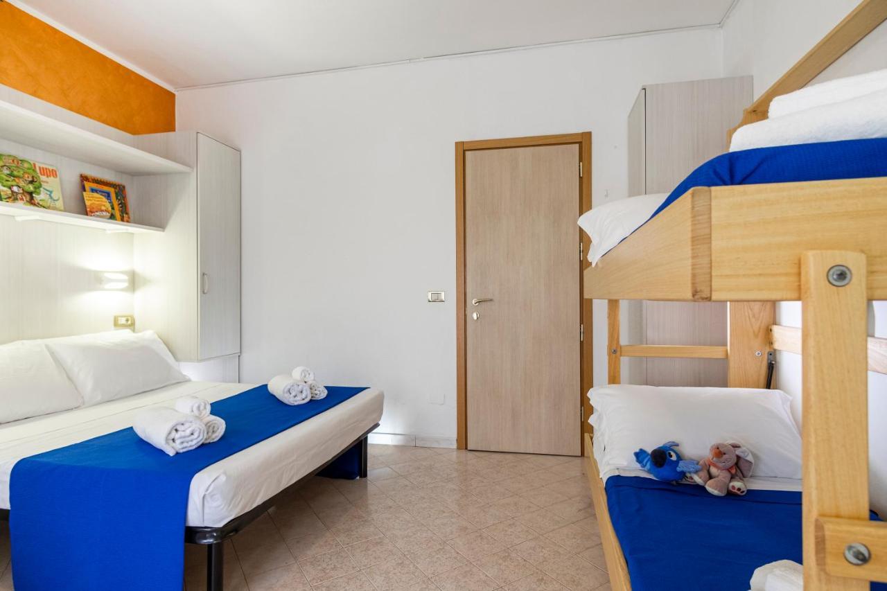 Hotel Tre Rose Riccione Bagian luar foto