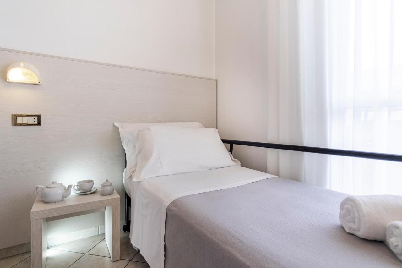 Hotel Tre Rose Riccione Bagian luar foto