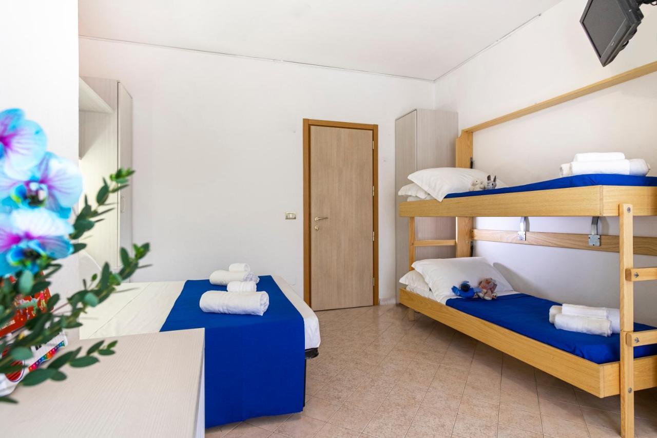 Hotel Tre Rose Riccione Bagian luar foto