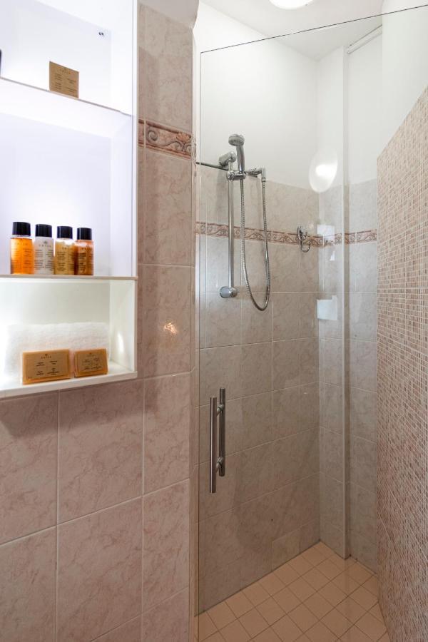Hotel Tre Rose Riccione Bagian luar foto