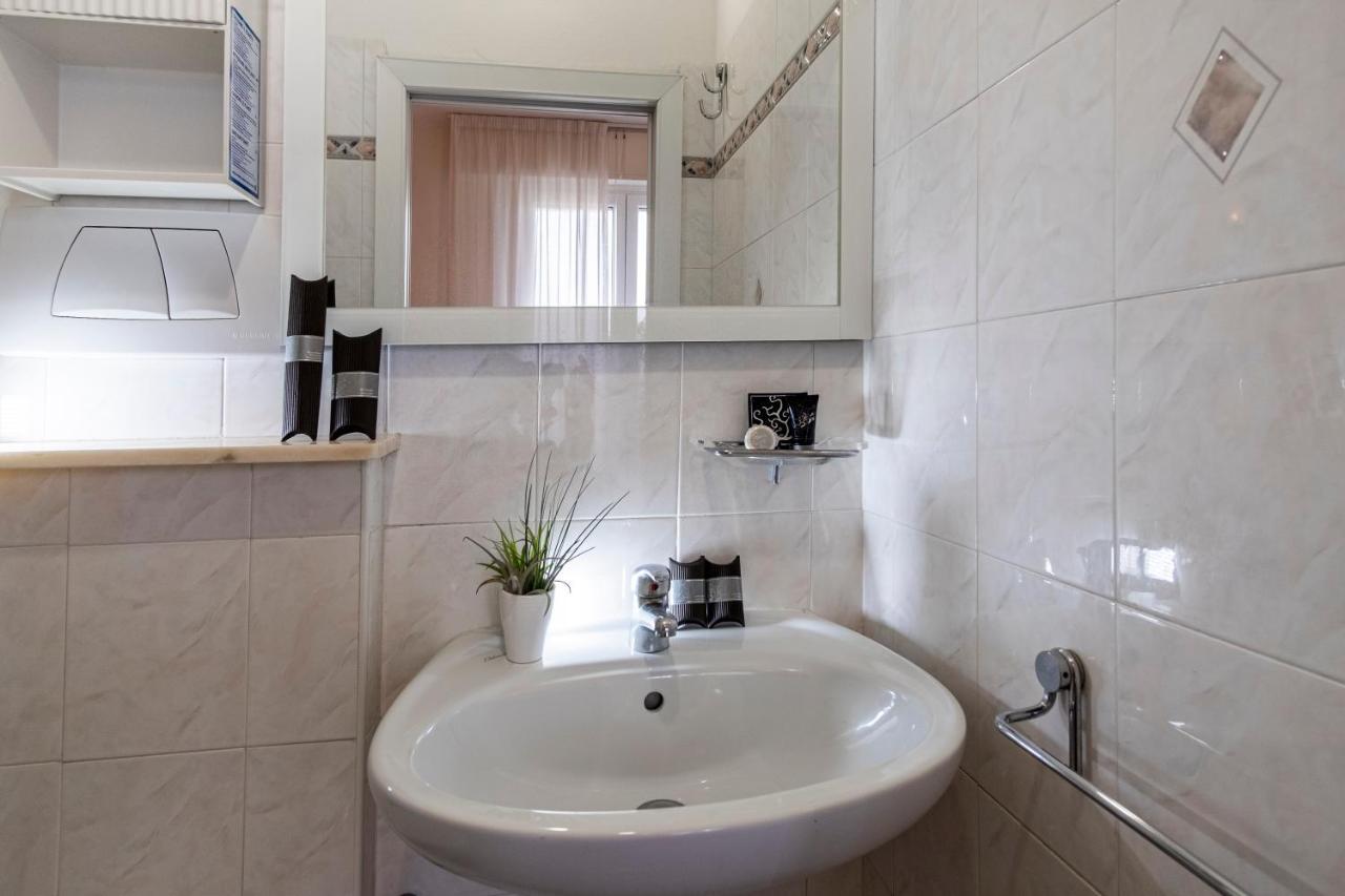 Hotel Tre Rose Riccione Bagian luar foto