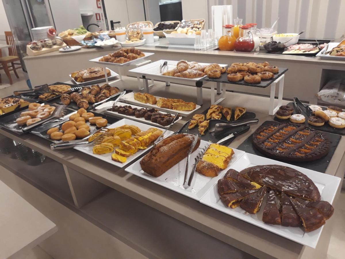 Hotel Tre Rose Riccione Bagian luar foto