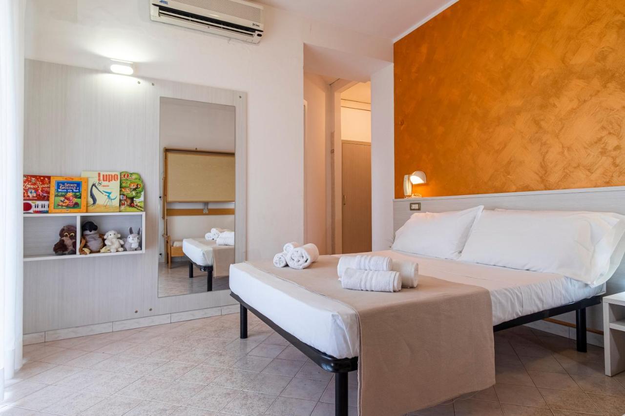 Hotel Tre Rose Riccione Bagian luar foto