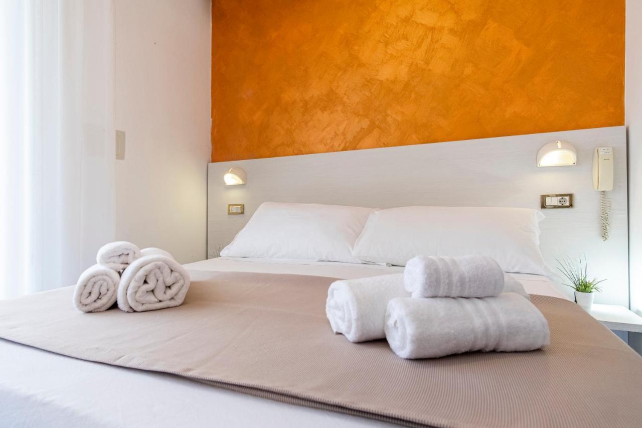 Hotel Tre Rose Riccione Bagian luar foto