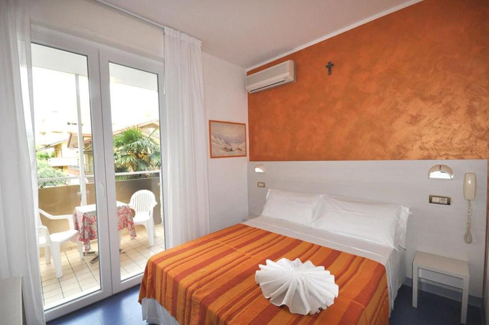 Hotel Tre Rose Riccione Bagian luar foto