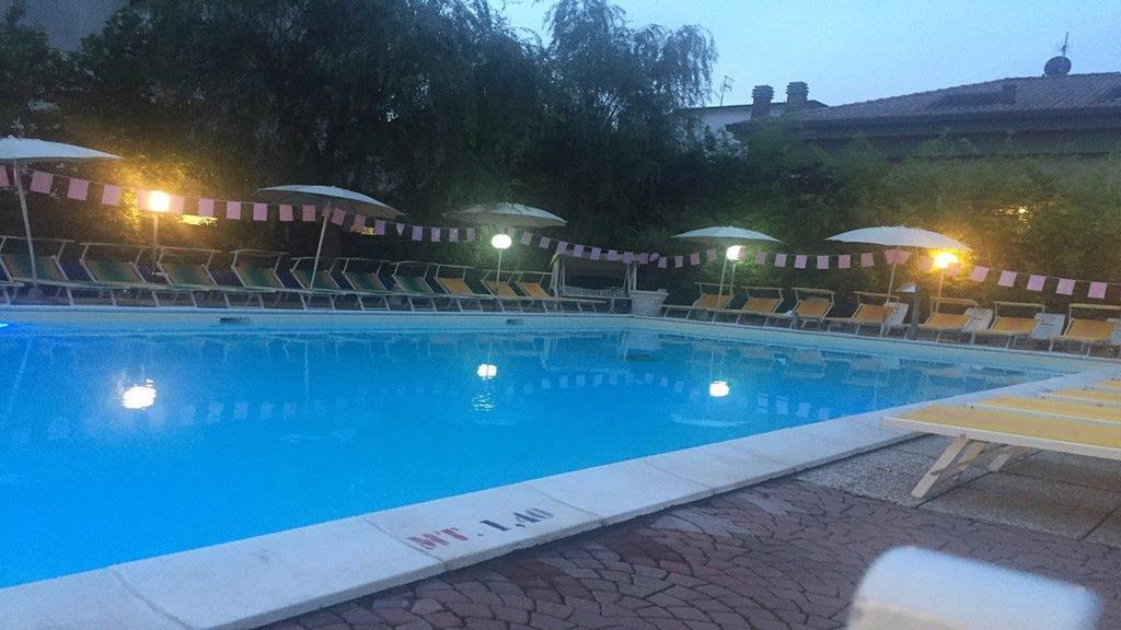 Hotel Tre Rose Riccione Bagian luar foto