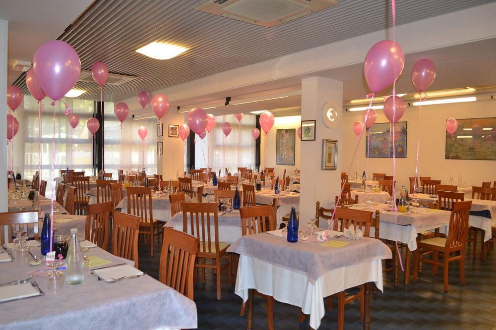 Hotel Tre Rose Riccione Bagian luar foto