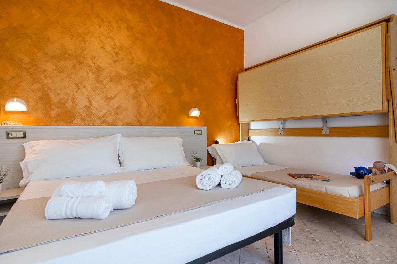 Hotel Tre Rose Riccione Bagian luar foto