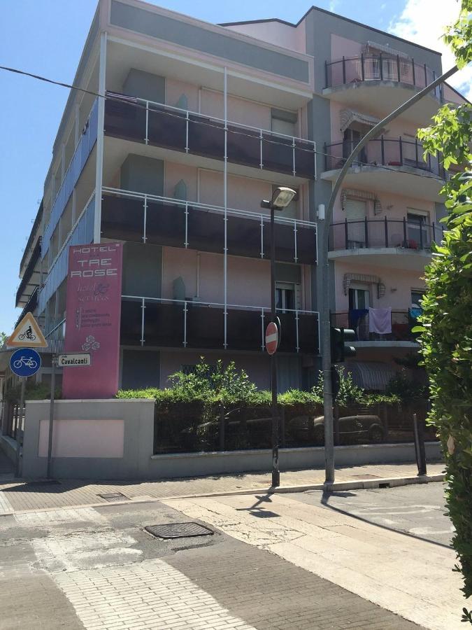 Hotel Tre Rose Riccione Bagian luar foto